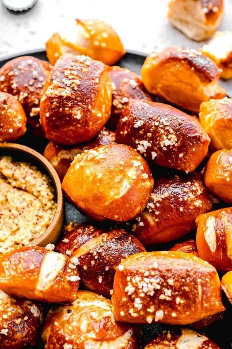 These warm, salty pretzel bites are tender on the inside and wonderfully crispy on the outside. The perfect game day snack. Soft Pretzel Bites, Homemade Soft Pretzels, Soft Pretzel, Game Day Snacks, Soft Pretzels, Perfect Game, Pretzel Bites, Game Day, Snacks