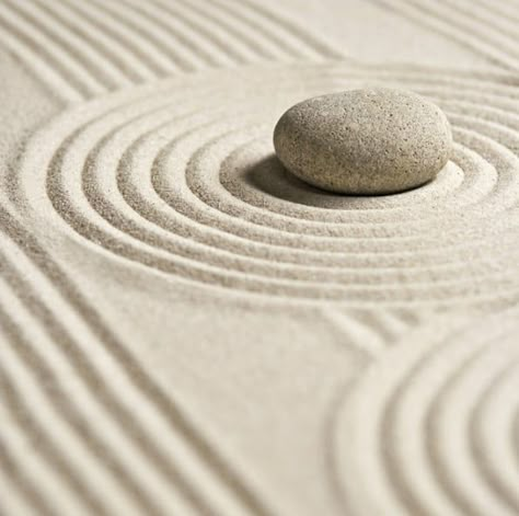 What Zen Taught Silicon Valley (And Steve Jobs) About Innovation Jardin Zen Interior, Bedroom Luxury Design, Image Zen, Japanese Rock Garden, Stone Tray, Calming Images, Nyc Interior Design, Zen Design, Zen Gardens