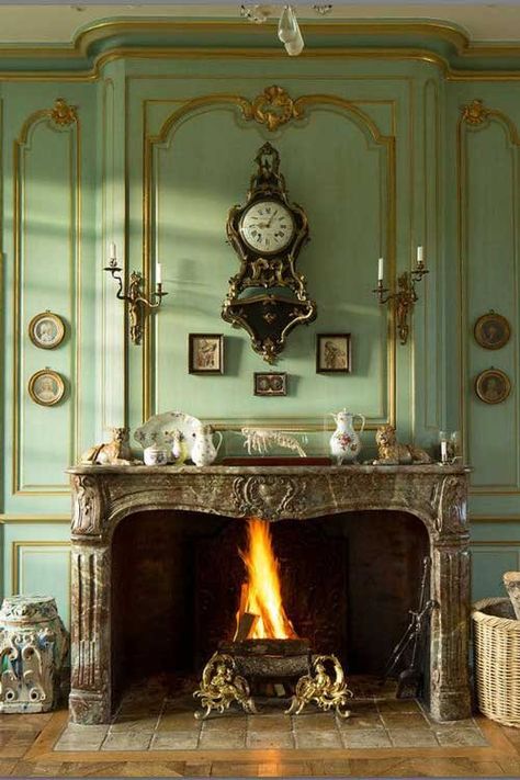 The differences between French farmhouse, French provincial and French chateau — Brocante Ma Jolie French Chateau Interiors, Bedroom Fireplace Ideas, Chateau Interior, French Style Decor, French Chateau Style, Classic Apartment, Chateaux Interiors, Colorful Bedroom, Provincial Home