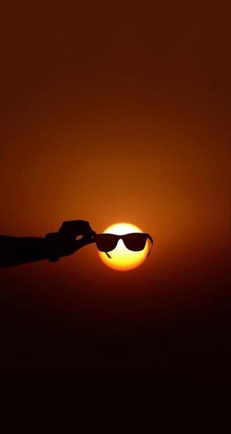 Badass sun Hot Weather Humor, Funny Sun, Mind Blowing, New Memes, Mind Blown, Creative Photography, Daily Dose, Cute Wallpapers, Cool Pictures