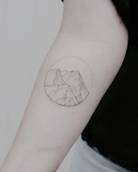 Pinterest: •Linell• Berg Tattoo, Tattoo Mountain, Geometric Mountain Tattoo, Mountain Tattoos, Mountain Range Tattoo, Mountains Tattoo, Tattoo Wallpaper, Initial Tattoo, Tattoo Girls