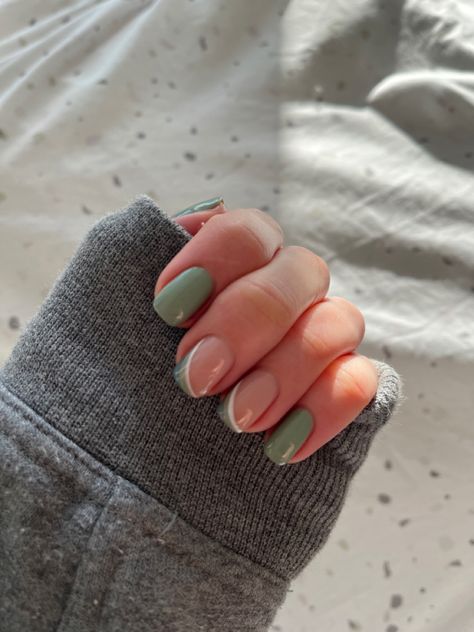 Short Green Nail Designs Simple, Holiday Shellac Nails Summer, Sage Green Nail Inspo Short, Sage Green Nail Art Short, Short Nails Shellac Summer, Simple Short Green Nails, Subtle Short Nail Designs, Spring Nails 2024 Trends Gel, Simple Nail Designs Shellac