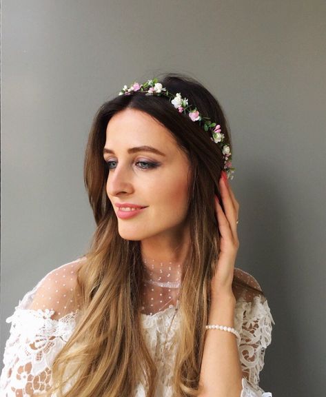 Summer Wedding Flower Headband, Flower Headband Wedding Floral Crowns, Mandy Moore Short Hair, Boho Wedding Headband Floral Crowns, Pink Wedding Headband With Handmade Flowers, Bridesmaid Hair Braid, Floral Head Wreath, Easy Updos For Long Hair, Bridesmaid Crown