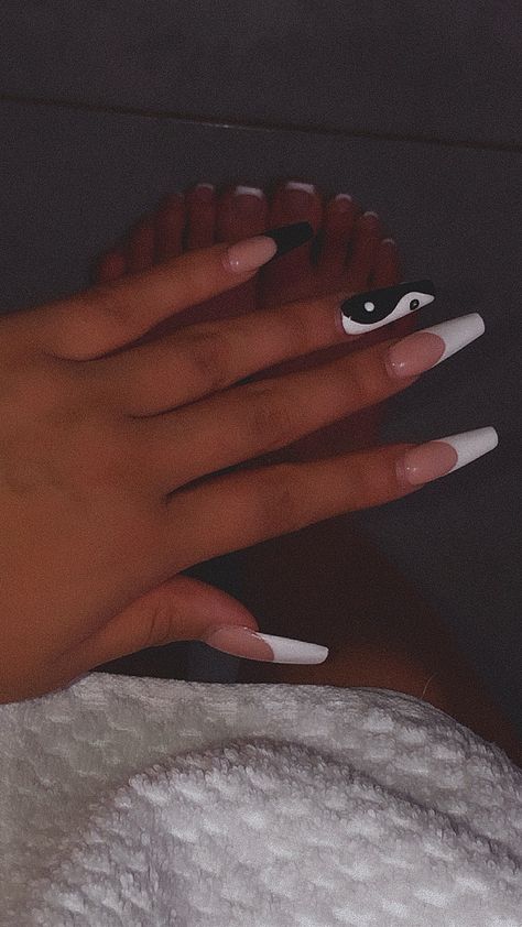 French Ying Yang Nails, Ying Yang French Tip Nails, Ting And Yang Nails, Yang Yang Nails, Yin Yang Nails Acrylics, Ting Yang Nails, Pink Ying Yang Nails, Ying Yang Nails Acrylic, Ying And Yang Nails