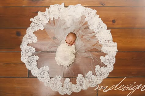 Florence Pictures, Baby Pictures Newborn, Newborn Family Photos, Newborn Pics, Newborn Baby Photoshoot, Baby Wallpaper, Newborn Baby Photos, Cute Ideas, Newborn Poses