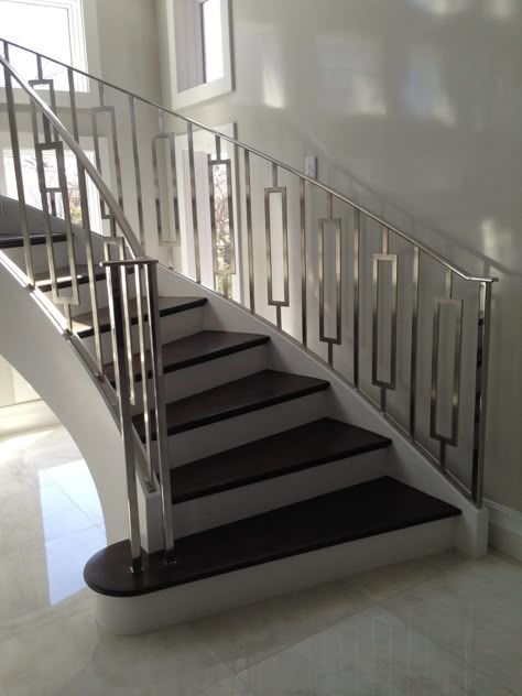 HMH - Steel stair railing Modern Steel Stair Railing Design, Steel Staircase Design Modern, Steel Railing Design Stairways, Staircase Railing Design Steel, Steel Staircase Design, Railings Stairs, Stairs Makeover Design, درابزين السلم, Steel Stair Railing