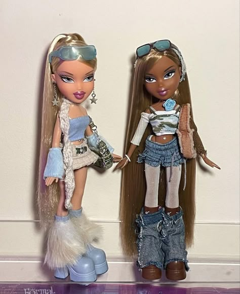 Bratz Doll Blue Outfit, Bratz Doll Denim Outfit, Bratz Rave Outfit, Brats Outfit Aesthetic, Chloe Bratz Aesthetic Outfits, Brats Doll Outfits, Bratz Dolls Outfits In Real Life, Bratz Dolls Outfits, Bratz Doll Outfits Inspiration