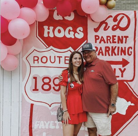 Founders Day Banner, Bid Day Signs, Dads Day Sorority, Parents Weekend Sorority, Family Weekend Banner, Chi Omega Banner Ideas, Sorority Family Weekend, Bid Day Banner, Dads Weekend Banner Sorority