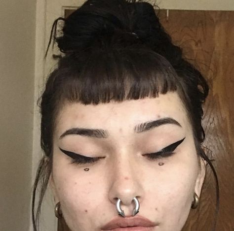 Big Septum Piercing, Cute Nose Piercings, Piercing Inspo, Nose Piercings, Body Modification, Septum Piercing, Body Modifications, Body Mods, Pretty Makeup