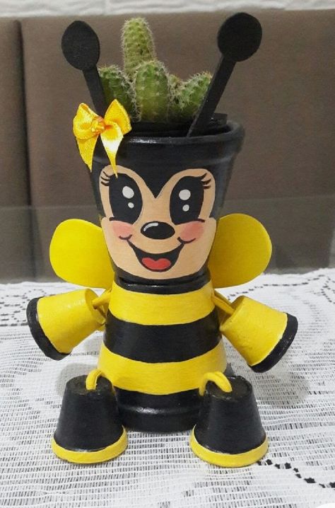 Bee Diy, Plant Pots Crafts, Pots Crafts, Clay Pot Ideas, Pot Craft, Terra Cotta Pot Crafts Diy, Clay Pot Projects, Flower Pot People, Clay Pot People