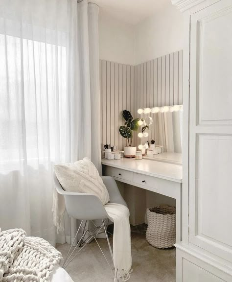 White Room Decor, Dekorasi Kamar Tidur, Redecorate Bedroom, Cozy Room Decor, Apartment Decor Inspiration, Room Design Bedroom, Room Makeover Bedroom, Room Makeover Inspiration, Small Room