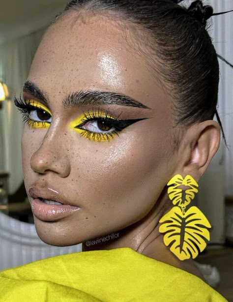 2025 Makeup, 2024 Makeup, Alien Makeup, Make Carnaval, Eyeliner Color, Yellow Makeup, Glam Glow, Brown Skin Makeup, Photoshoot Makeup