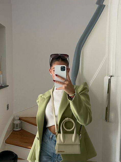 Light Green Purse Outfit, Light Green Bag Outfit, Light Green Blazer Outfit, Pastel Green Outfit, Mint Purse Outfit, Green Purse Outfit, Jacquemus Blazer, Green Bag Outfit, Mint Green Jacket