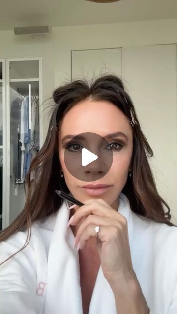 Victoria Beckham Eye Makeup, Make Up Evening, Eye Makeup Waterline, Victoria Beckham Kajal Eyeliner, Modern Smokey Eye, Victoria Beckham Satin Kajal Liner, Dramatic Eyeshadow Looks, Victoria Beckham Eyeliner, Kajal Eyes