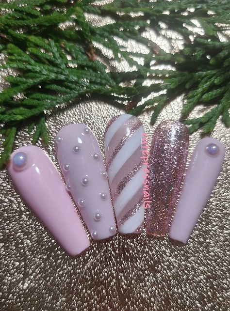 Nails Snow, Nail 2022, Nails Xmas, Christmas Press On Nails, Snow Nails, Santa Nails, Trends Nails, Tips Nails, Candy Cane Nails