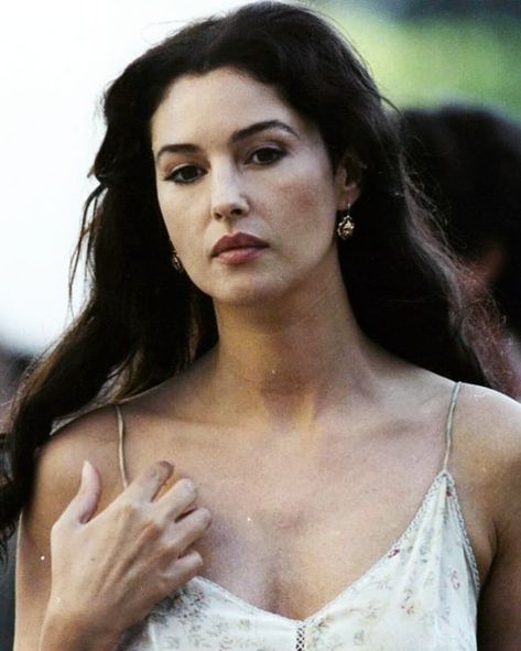 Monica Belluci Malena, Monica Belluci Style, Malena Monica Bellucci, Camila Morrone, Italian Beauty, Italian Actress, Monica Bellucci, Beauty Standards, Megan Fox