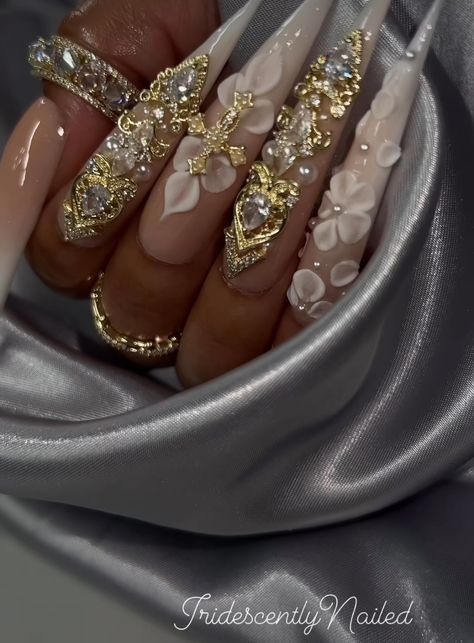 Stiletto Gold Nails, Stilleto Nails Designs, Tapered Square Nails, Ombre Acrylic Nails, Gel Nails Diy, Nails Design With Rhinestones, Exotic Nails, Crazy Nails, Long Square Acrylic Nails