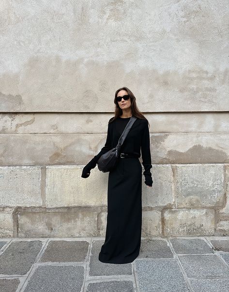 Black Maxi Dress Street Style, Black Knit Maxi Skirt Outfit, Black Long Sleeve Maxi Dress Outfit, Maxi Skirt Outfits Winter, Black Ballerina Flats Outfit, Long Black Skirt Winter Outfit, Long Sleeve Maxi Dress Outfit, Knit Maxi Skirt Outfit, Black Skirt Winter