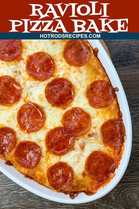 This Ravioli Pizza Bake not only tastes great, but it's also super easy to make. A great cheesy casserole the whole family will enjoy. #beefravioli #pizzabake #pizzacasserole #pepperonipizza #hotrodsrecipes Ravioli Pizza, Pizza Ravioli, Gourmet Mac And Cheese, Ravioli Casserole, Ravioli Bake, Pizza Roll, Calzone Pizza, Ravioli Recipe, Italian Favorites