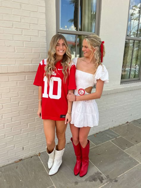 Gameday Outfit Ole Miss, Ole Miss Gameday Outfit, Gameday Pictures, Ole Miss Game Day Outfit, Ole Miss Girls, Ole Miss Campus, Ole Miss Gameday, Ole Miss Game Day, Ole Miss Football