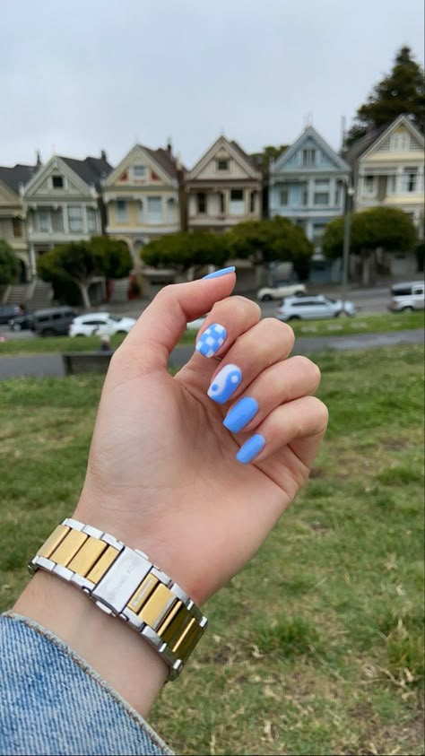 A blue gel manicure with a checkered design on the index finger and a yin yang on the middle finger. Pictured in front of the Painted Ladies houses in San Francisco. Yin Yang Checkered Nails, Ying Yang And Checkered Nails, Checkered Nail Designs Square, Keyboard Friendly Nails, Purple Nails Checkered, Light Blue Checkered Nails, Checkered Nails Square, Ying Yang Nails Square, Blue Ying Yang Nails