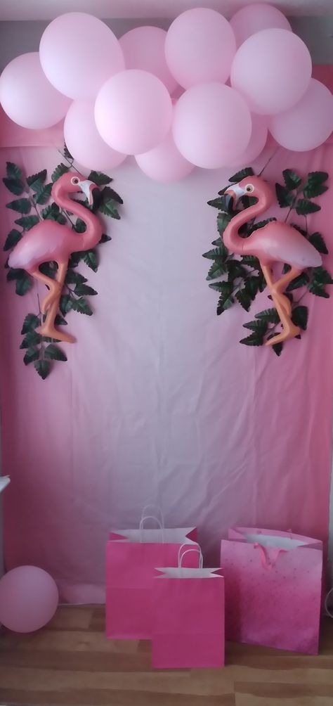 Flamingo Shower Backdrop Flamingo Backdrop, Flamingo Pool Parties, Diy Festival, Tropical Showers, Flamingo Photo, Fantasy Party, Shower Backdrop, Festival Diy, Square Dancing