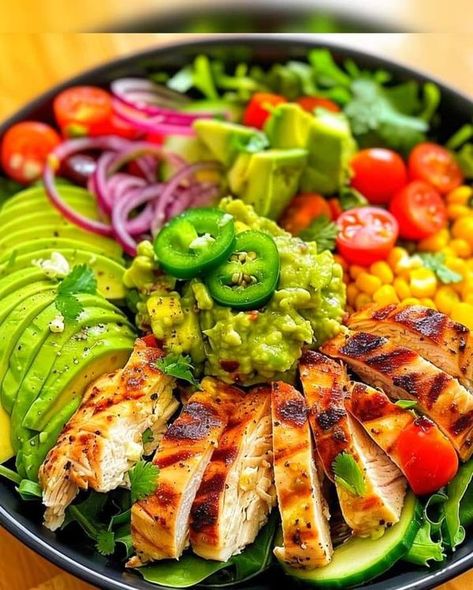 Medditeranean Food Mediterranean Recipes, Medditeranean Food, Seasoned Turkey, Food Mediterranean, Guacamole Salad, Mediterranean Recipe, Citrus Vinaigrette, Homemade Guacamole, Light Lunch