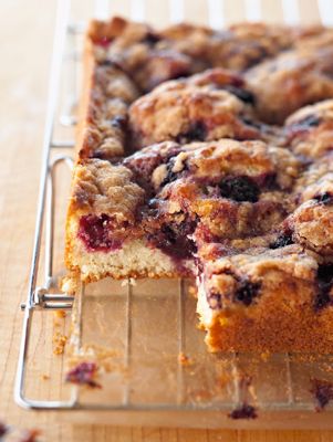 Blackberry Coffee Cake, Crumb Cakes, Blackberry Cake, Blackberry Recipes, Easter Breakfast, Recipe Cake, Dad's Birthday, Coffee Cakes, Food Sweet