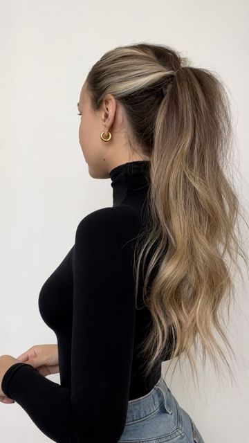 Aurora Lovestrand on Instagram: "voluminous ponytail hack 🕯🩰✨ Turtle neck is from @wearcommando Jeans are @abercrombie #hairtutorial #hairstyle #ponytail #updo #hairstyles #updo #fallhair #fallhairstyles #hairideas #hairinspiration #hairinspo #longhair #hairtrends" Tousled High Ponytail, Voluminous Hair Ponytail, Highlights In A Ponytail, Ponytail Outfit Fall, Long Curled Ponytail, Hair High Neck Dress, Highlights In Ponytail, Turtle Neck Hairstyles Hair, Turtle Neck Dress Hairstyle