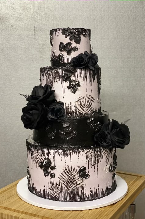 15+ Incredible Dark Wedding Cakes | The Wedding Guys Gothic Cakes Wedding, Dark Fantasy Wedding Cake, Goth Wedding Cakes, Dark Academia Wedding Cake, Dark Wedding Cake, Corpse Bride Cake, Goth Wedding Cake, Dark Wedding Cakes, Wedding Cake Buffet