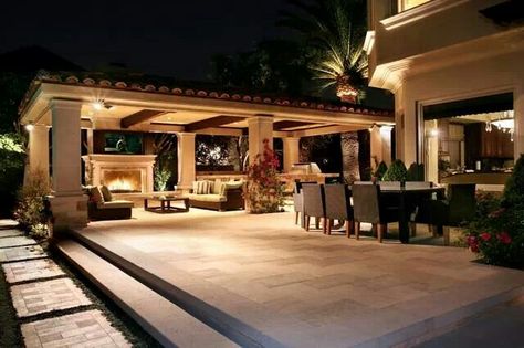 Gorgeous! Mediterranean Patio, Urban Landscape Design, Mediterranean Landscaping, Mediterranean Design, Inspiration Kitchen, Mediterranean Home, Outdoor Living Room, Mediterranean Homes, Patio Bar