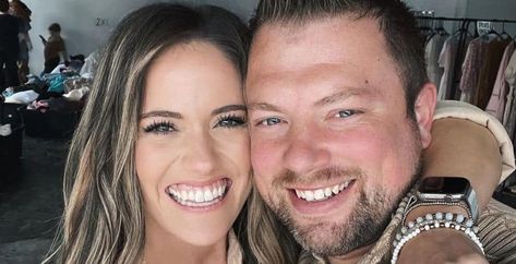 Zach & Whitney Bates surprised fans with a pregnancy announcement on Saturday morning! Katie Bates, Whitney Bates, Baby 5, Number Five, Bump Photos, Bates Family, Four Kids, Baby #5, Pregnancy Symptoms