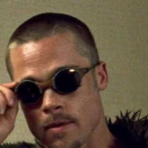 SAINT on Instagram: "Sunglasses worn by Tyler Durden (Brad Pitt) in Fight Club (1999) 1. Oakley X Metal Mars Jordan Sunglasses 2. Oliver Peoples 523 3. Oliver Peoples Aero 54 4. Oliver Peoples Sunset" Y2k Sunglasses, Tyler Durden, Silica Gel, Mens Glasses, Brad Pitt, Sunglasses Vintage, Round Sunglass Men, Polarized Sunglasses, Vintage Stil