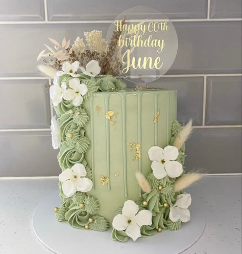 Cute Women Birthday Cakes, Greenery Birthday Cake, Sage And Gold Birthday Cake, 21st Birthday Cake Sage Green, Sage Green Birthday Cake Aesthetic, Pastel Green Birthday Cake, Green Cakes Ideas, Green 21st Birthday Cake, Sage Green And Gold Birthday Cake