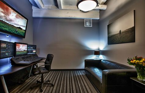 Video Editing Studio, Video Editing Suite, Studio In Casa, Best Wall Colors, Editing Studio, Home Studio Ideas, Editing Suite, Recording Studio Design, Themed Rooms