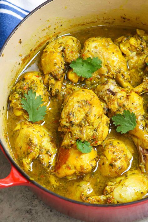 Trinidad Curry Chicken (West Indies Curry Chicken) - TipBuzz Trini Curry Chicken Recipes, Trinidad Chicken Recipes, Curry Chicken Trinidad Recipe, Trini Curry Chicken, Carribean Chicken Recipes, How To Make Curry Chicken, Carribean Food Recipes, Curry Chicken Drumsticks, Trinidad Curry Chicken