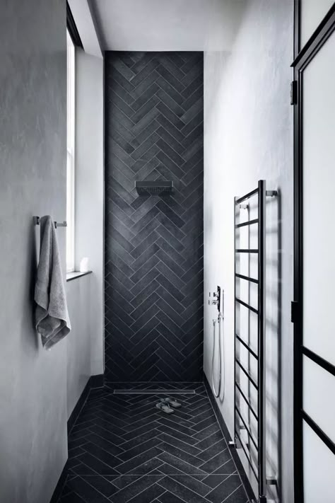 Compact Shower Room, Monochrome Bathroom, Bad Inspiration, Bathroom Floor Tiles, Wet Rooms, Style At Home, Beautiful Bathrooms, White Bathroom, Shower Room