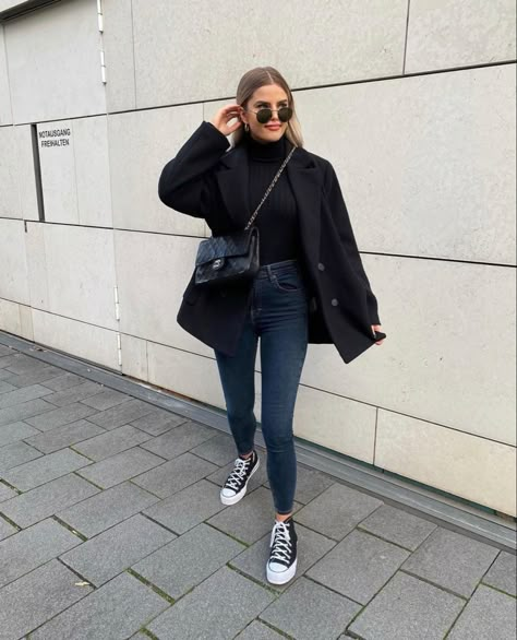 Blazer And Converse Outfit, Outfit Con Converse, Mum Fits, Chicago Outfit, Converse Outfits, Converse Chucks, Outfits Con Jeans, Comfy Casual Outfits, Black Look