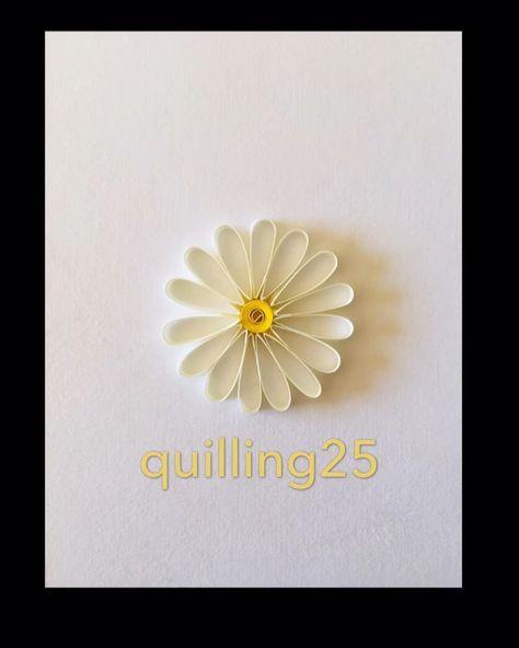 Simple Daisy flower tutorial #quilling #quillingart #quillingartist #quillingflowers #quillingtutorial #tutorial #paperquilling… Paper Quilling Daisy, Simple Quilling Ideas, Quilling Daisy, Daisy Flower Tutorial, Quilling Flower Designs, Quilling Pattern, Paper Quilling Flowers, Daisy Petals, Quilling Tutorial