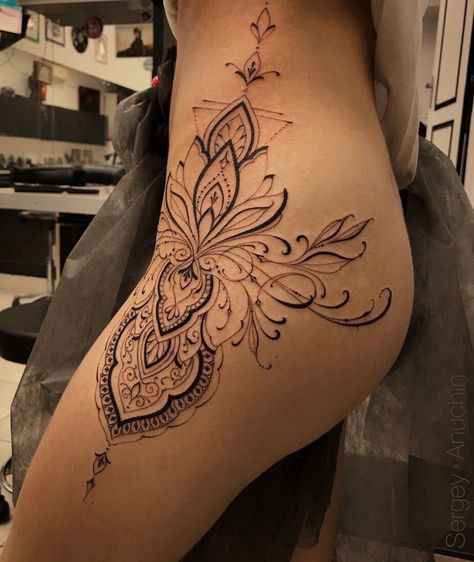 Mandala Hip Tattoo, Lace Sleeve Tattoos, Mandala Thigh Tattoo, Thigh Piece Tattoos, Tattoo 2022, Tattoo Perna, Side Tattoos Women, Side Thigh Tattoos, Hip Thigh Tattoos