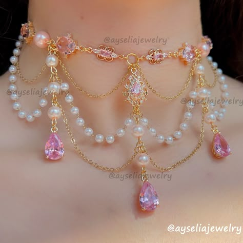 Fantasy Jewelry Magic, Cottage Core Jewelry, Fairycore Jewelry, Pearl Necklace Designs, Jewerly Beads, Fairy Jewelry, Fairy Necklace, Lace Necklace, Magical Jewelry