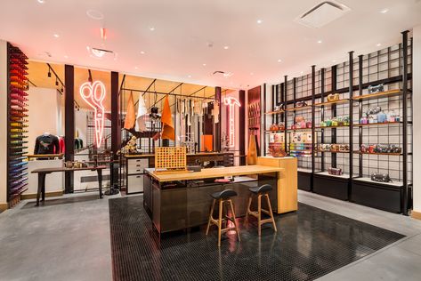 Coach's New Store Is an Ode to New York and the American Dream Coach Store Interior, Victoria’s Secret Store Interior, Coach Store, Visual Merchandiser, Shop Sign Design, Design Café, Shop House Plans, Coach House, Shop Organization