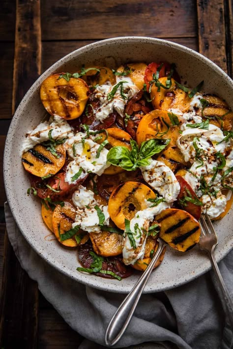 Peach Caprese Salad, Salad With Burrata, Peach Caprese, Fast Appetizers, Nectarine Recipes, Burrata Recipe, Caramelized Peaches, Grilled Peach Salad, Green Peppercorn