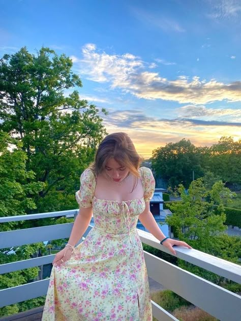 Cottage Dresses Aesthetic, Summer Inspo Pics Outfits, Cottage Pics Instagram, Poses In Dress For Pictures Instagram, Aesthetic Pose In Dress, Poses In Summer Dress, Floral Aesthetic Dress, Aesthetic Dress Pictures, Aesthetic Dress Poses