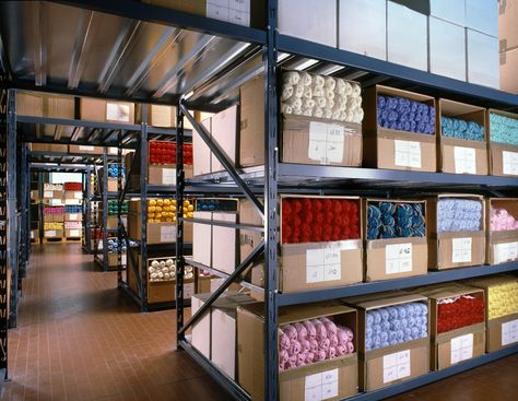 Inventory Organization Storage, Milky Tomato, Warehouse Office Design, Warehouse Organization, Warehouse Layout, Warehouse Interior, Inventory Organization, Inventory Storage, Store Warehouse