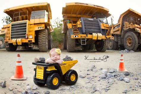 Cutest baby and heavy equipment picture ever Truck Bedroom, Baby Boy Room Themes, Baby Boy Newborn Pictures, Road Kids, Newborn Photography Boy, Newborn Photo Shoot, Baby Photoshoot Boy, Baby Boy Pictures, Newborn Pics