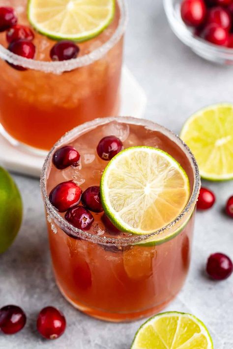 Cranberry Margaritas, Non Alcoholic Margarita, Orange Simple Syrup, Cranberry Margarita, Virgin Cocktails, Virgin Drinks, Christmas Food Treats, Drink Syrups, Christmas Recipes Easy