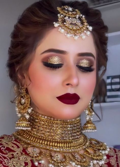 Bridal Hairstyles For Barat, Latest Bridal Makeup Indian, Barat Makeup Look, Haldi Eye Makeup Look, Bridal Eye Makeup Indian, Bridal Look Pakistani, Pakistani Bride Makeup, Bridal Makeup Looks Indian, Mehndi Look For Bride