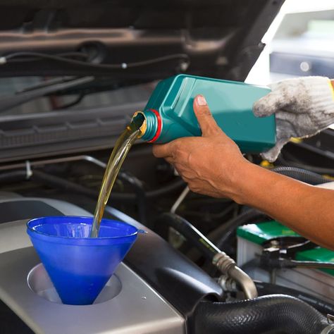 “While I’m at it, might as well change my coolant fluid and air filters when getting my oil changed.” Wallpaper Luxury, Cars Vintage, Utila, Family Handyman, Frugal Living Tips, Top Cars, Oil Change, Car Maintenance, Camping Car