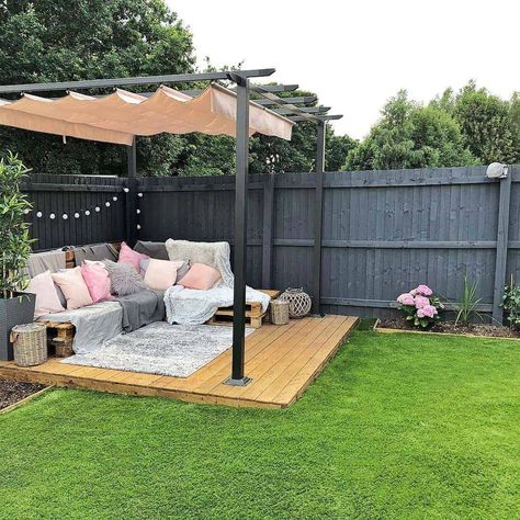 Garden Sitting Areas, Backyard Patio Furniture, Cheap Patio Furniture, Pergola Diy, Backyard Seating Area, Cheap Patio, Backyard Seating, Back Garden Design, Backyard Pergola